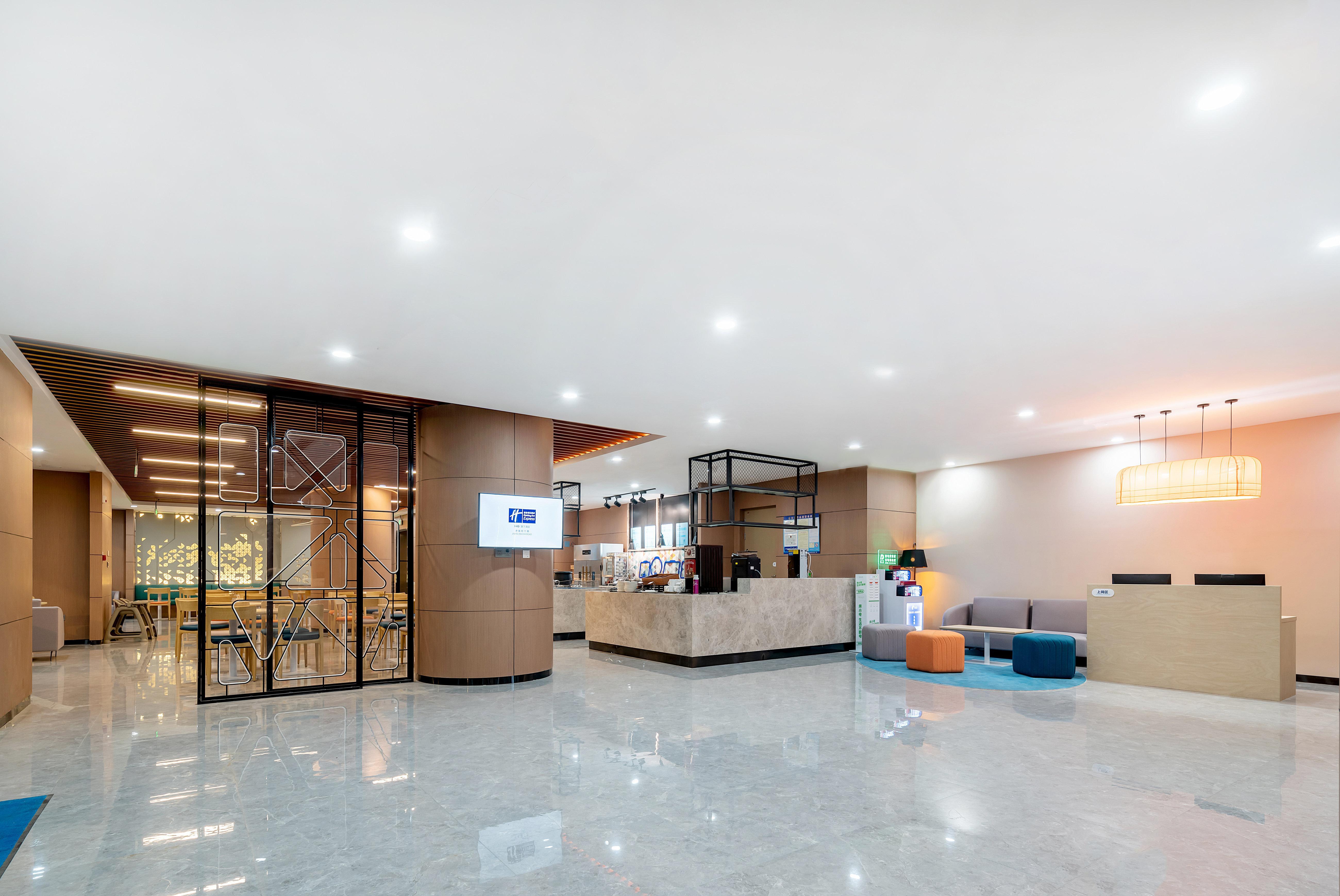 济南经十路智选假日酒店 外观 照片